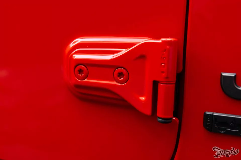 Кузовной ремонт яркого Jeep Wrangler